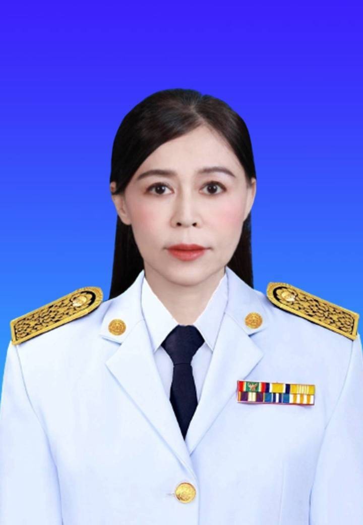 นางกชพร ควรประเสริฐ